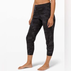 NWOT Lululemon Align Jogger Crop *23"
Heritage 365 Camo Deep Coal Multi